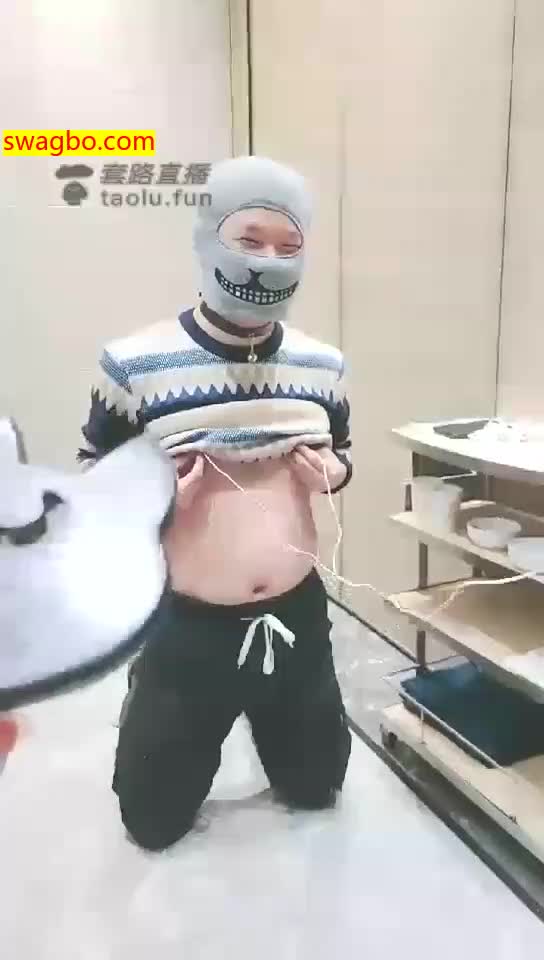 【VINNIE维妮】双s海底捞公调，超卖力舔鞋底+电击【44分钟】【标清】 -套路艾彩视频