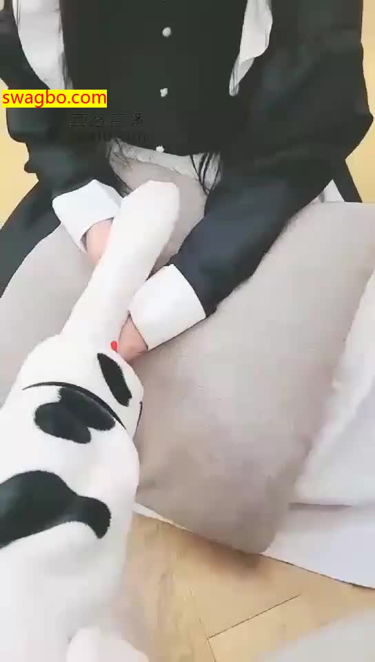 【VINNIE维妮】女女-按摩技师性感小姐姐上门捏脚舔脚【42分钟】【标清】