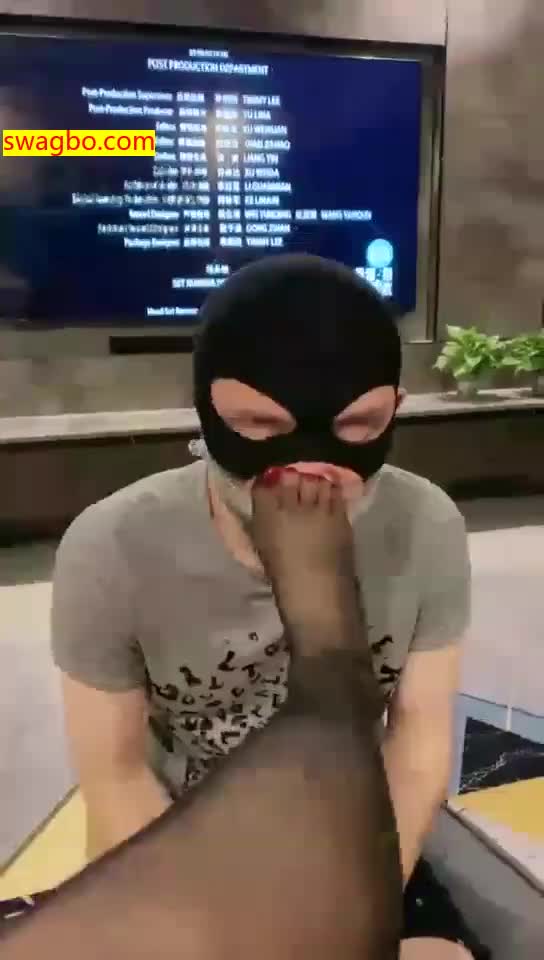 【歌迪丝s】胶带窒息，臭脚熏晕【24分钟】 -套路艾彩视频