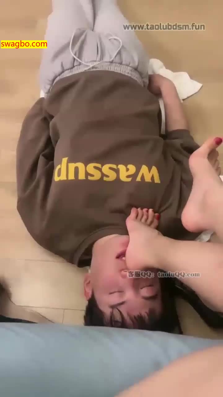 【妆主大大】新来的小奴学习女主人的规矩【82分钟】 -套路艾彩视频