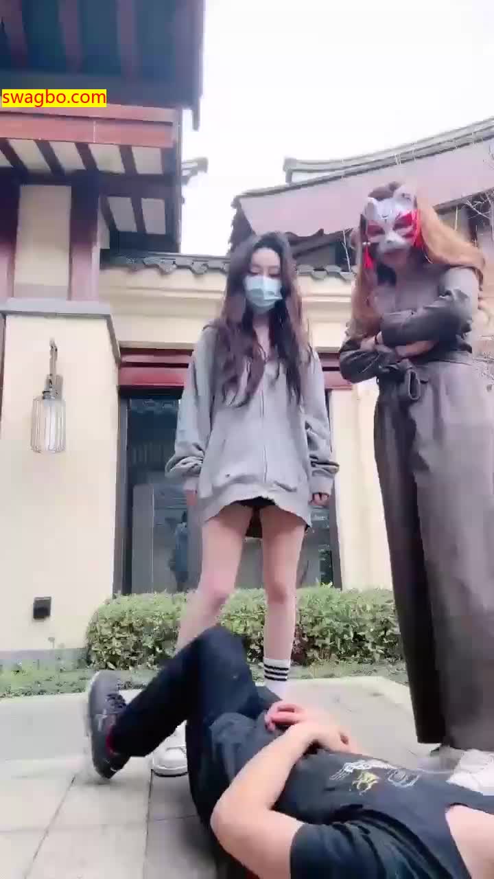 【维因和维妮和梦二】室外调教踢踹圣水浇灌【38分钟】