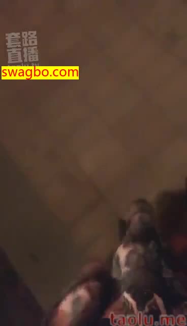 特价_户外狂扇耳光哀嚎引路人围观-美丝大人_20181006020350 -套路艾彩视频