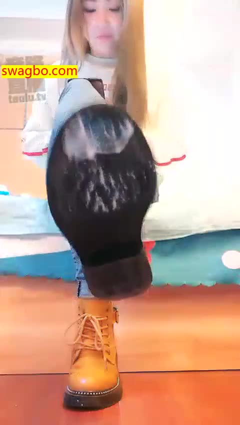 牛仔裤第一视角坐脸，各种脏鞋底来舔-30120181223232443