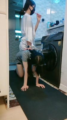 【暴力美学】女M伺候起居 bf18794 -套路艾彩视频