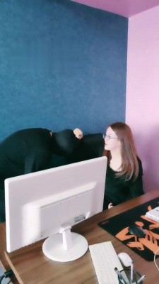 【褒姒女王】办公室狂虐下贱员工 bf18520 -套路艾彩视频