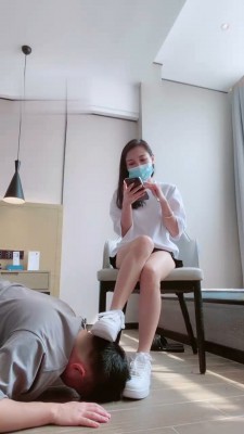 【甜依】空军一号白袜玩奶狗 bf18488 -套路艾彩视频