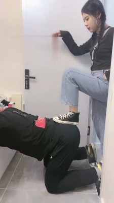 【初见】船袜塞嘴超强口水喂食/强制闻鞋 bf18436 -套路艾彩视频