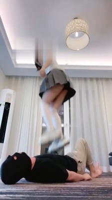 【风吟女神】JK短靴白丝全体重踩踏 bf17990 -套路艾彩视频