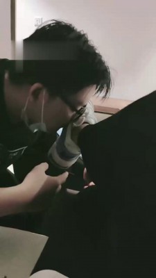 【妮蔻】沐足店公开舔脚伺候 bf17746 -套路艾彩视频