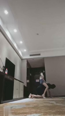【多多】深夜骑马踩踏深喉 bf17608 -套路艾彩视频