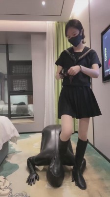 【万一S】长靴S肉丝羞辱碾压皮革衣 bf15702 -套路艾彩视频