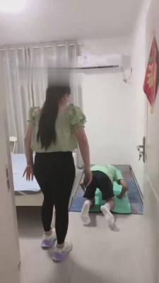 【菜菜】偷窥姐姐练瑜伽的后果 bf15520 -套路艾彩视频