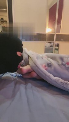 【初见】偷偷舔主人脚的下场 bf15413 -套路艾彩视频