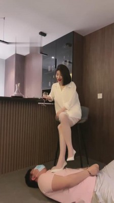 【简一】酒吧吧台被小姐羞辱 bf15158 -套路艾彩视频
