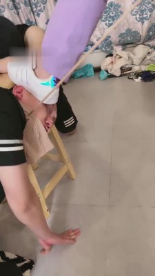【二宝】板鞋女神白棉袜羞辱双奴 bf15032 -套路艾彩视频