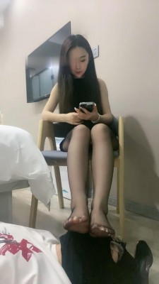 【川野尤娜】黑丝御姐脚下狗/口水深喉 bf12842 -套路艾彩视频