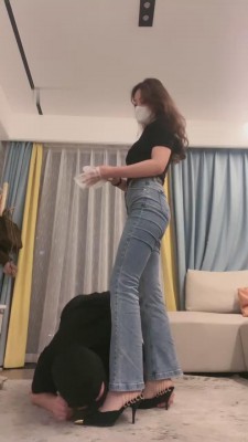 【禾末】库里丝脏鞋底玩弄 bf13437 -套路艾彩视频