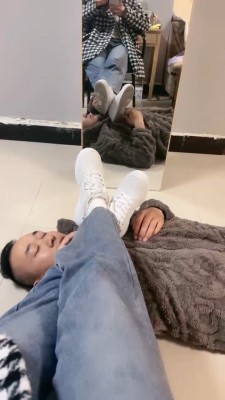 【惜沫】小白鞋白袜辱脚垫 bf21257 -套路艾彩视频