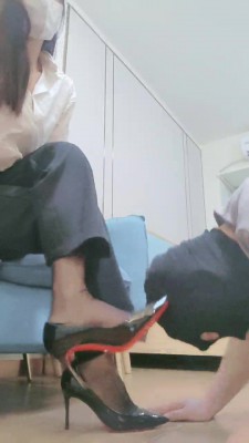 【妮蔻】高跟丝袜踩踏 bf21077 -套路艾彩视频