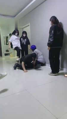 【精神小妹】素人群女真实调 bf13270 -套路艾彩视频
