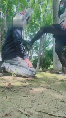 【桃子老师】野外抓住跟踪狂 bf12308 -套路艾彩视频
