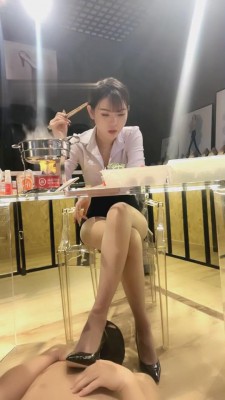 【宇婉莹】伺候模特吃海底捞 G-210829-6 -套路艾彩视频