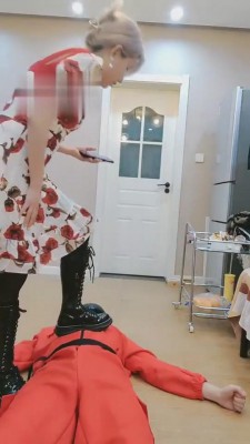 【丝洛】惩罚下属强制踢踹 bf4186 -套路艾彩视频