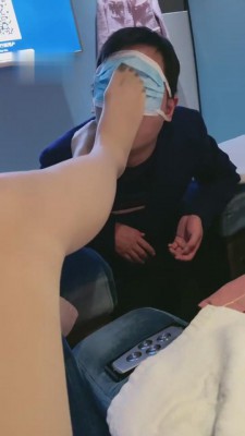 【风吟女神】肉丝裸足诱惑足疗师舔脚 bf4230 -套路艾彩视频