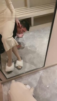 【弯弯小阿姨】门口跪拜-大力揪耳朵 bf4136 -套路艾彩视频