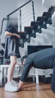 【猫神大人】运动小白鞋全体重踩踏 bf4126 -套路艾彩视频