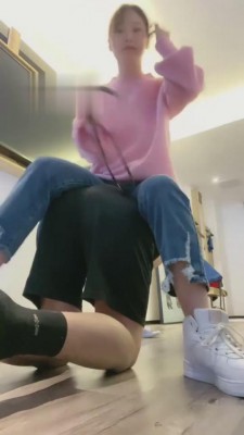 【悦主大人】运动后原味脏鞋的羞辱 bf3854 -套路艾彩视频