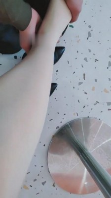 【魅影女神】带家奴逛街奶茶店刺激羞辱 bf7587 -套路艾彩视频