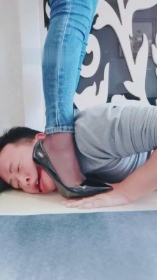 【猫神大人】人体家具桌子腿全体重深喉 bf9104 -套路艾彩视频