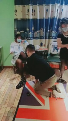 【户外第一】伺候女女情侣亲热-舔脚/耳光/踩踏/踢裆 bf7459 -套路艾彩视频