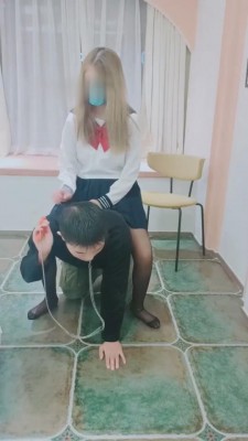 【重庆男神】暴打-舔脚/耳光/踩踏/鞭打 bf7829 -套路艾彩视频