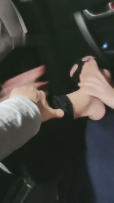 【小蚂蚁女王】素人车内调教-第一次开发 bf7709 -套路艾彩视频