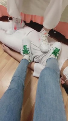 【罗宾】素人小姐姐第一次踩狗 bf7280 -套路艾彩视频