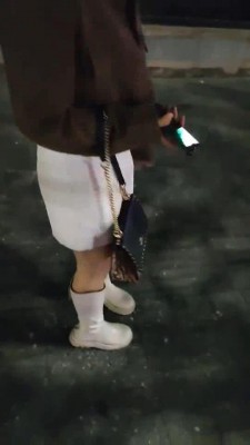 【梵高】肉丝长靴路人美女踩踏 bf9066 -套路艾彩视频