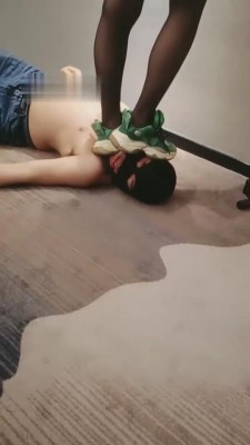 【丹祖宗】重度踩踏/口水/耳光/圣水/深喉/踩食物 bf9027 -套路艾彩视频
