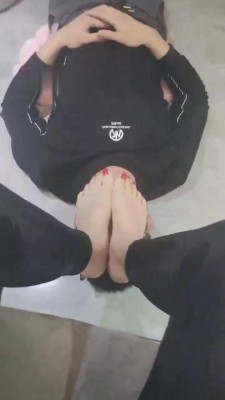 【微希】贱奴卑微伺候长腿车模 bf9028 -套路艾彩视频