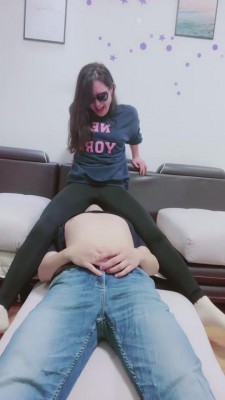【涵涵】超强坐脸玩弄狗奴才 bf7892 -套路艾彩视频
