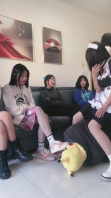 【安康兮兮女王】狂踩踢踩耳光专场 bf7399 -套路艾彩视频