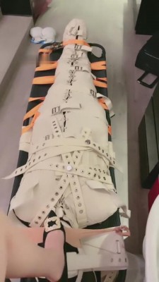 【月影儿】高强度木乃伊无感剥夺禁锢窒息坐脸踩踏 bf7311 -套路艾彩视频