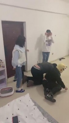 【精神小妹】推荐!校园暴力第二弹-6素人狠虐 bf9057 -套路艾彩视频