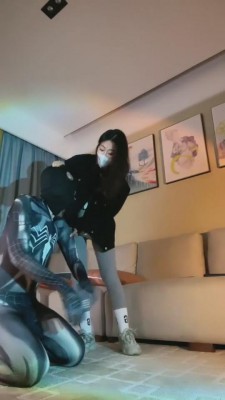 【禾末】夜跑后虐玩尾随狗 bf7177 -套路艾彩视频