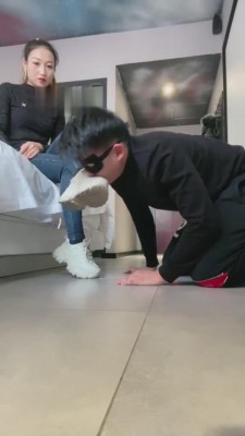 【魅儿】羞辱原味恋足狗 bf6466 -套路艾彩视频