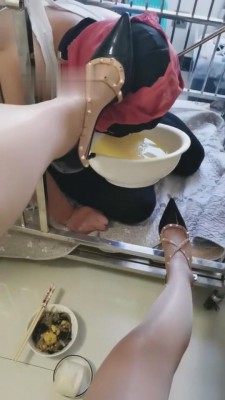 【乐爷】圈养奴第七天家奴圣水早餐 bf6251 -套路艾彩视频