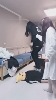 【开发素人】被三个精神小妹暴打羞辱 bf6242 -套路艾彩视频