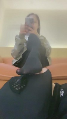 【甜依】骚东西又想主人脚了 bf6348 -套路艾彩视频