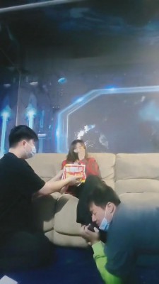 【雪儿】私人影院双狗伺候 bf6425 -套路艾彩视频